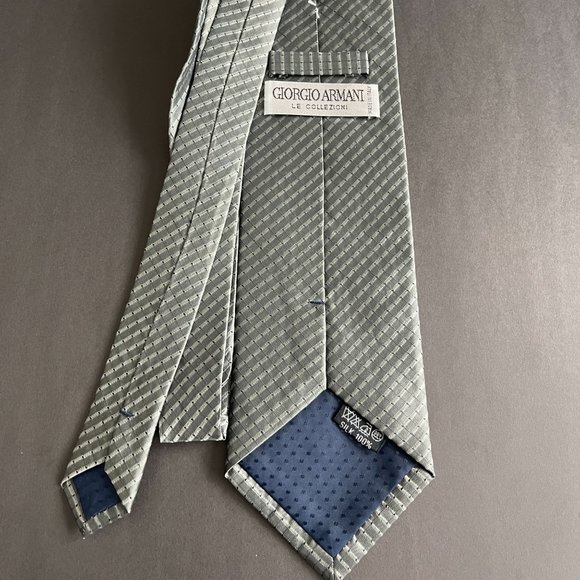 Giorgio Armani Le Collezioni Greenish Gray Stripped Silk Tie - Picture 3 of 5
